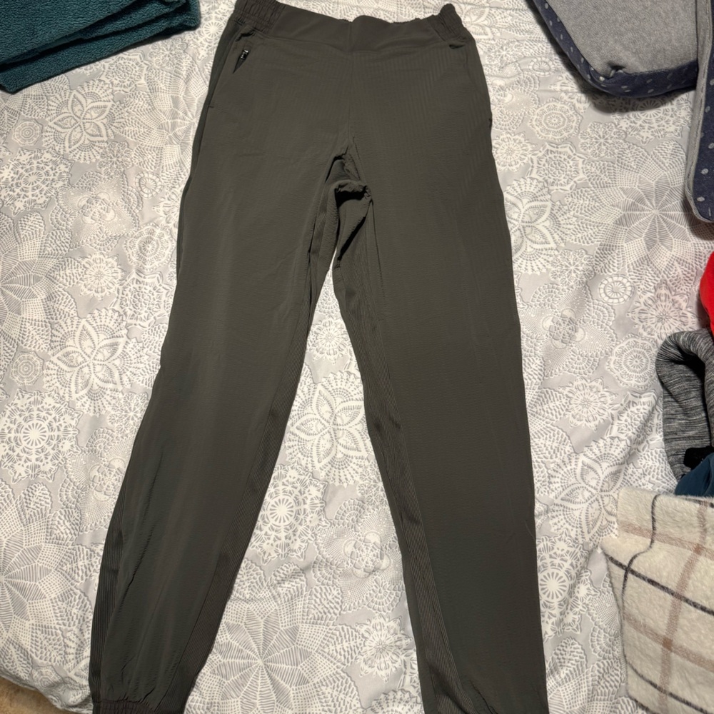 Athleta olive green texture Brooklyn pants size 0